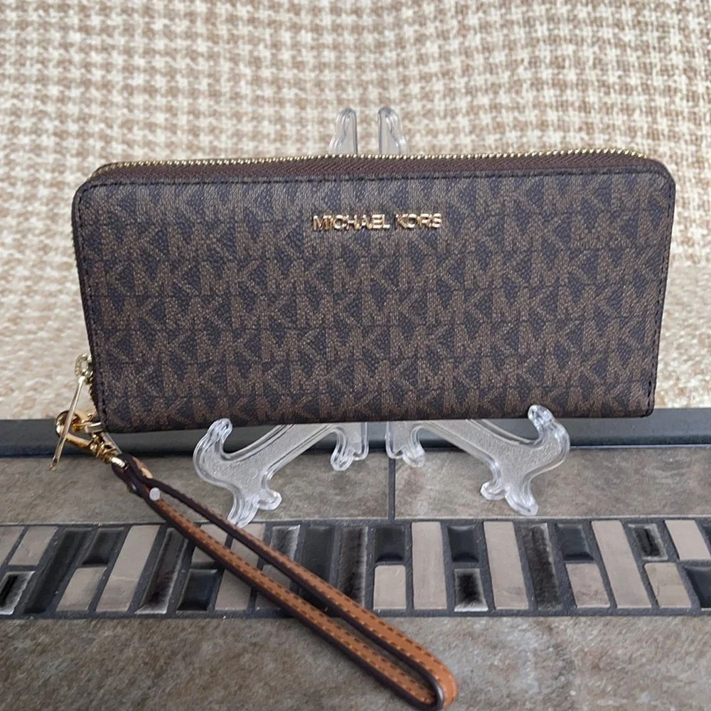 Michael Kors Jet Set Travel Large Travel CONTINENTAL Wallet-Wristlet